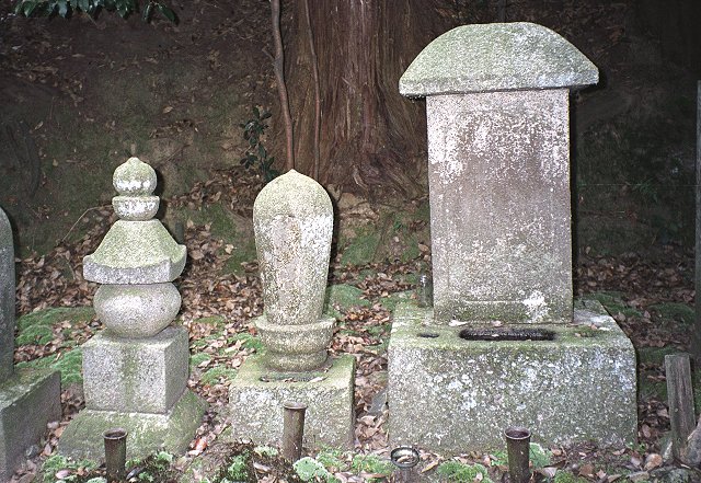 六角義賢・義治の墓